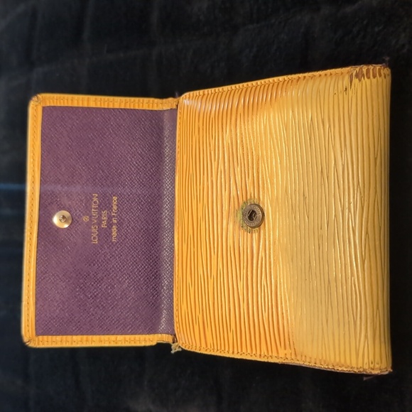 LV EPI DOUBLE SNAP WALLET - Picture 3 of 13